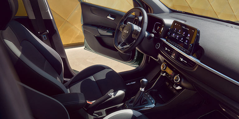 Schwebender Touchscreen mit Navigationssystem
